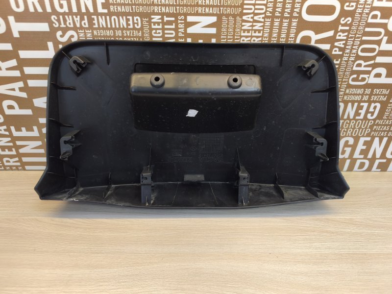 Обшивка двери багажника