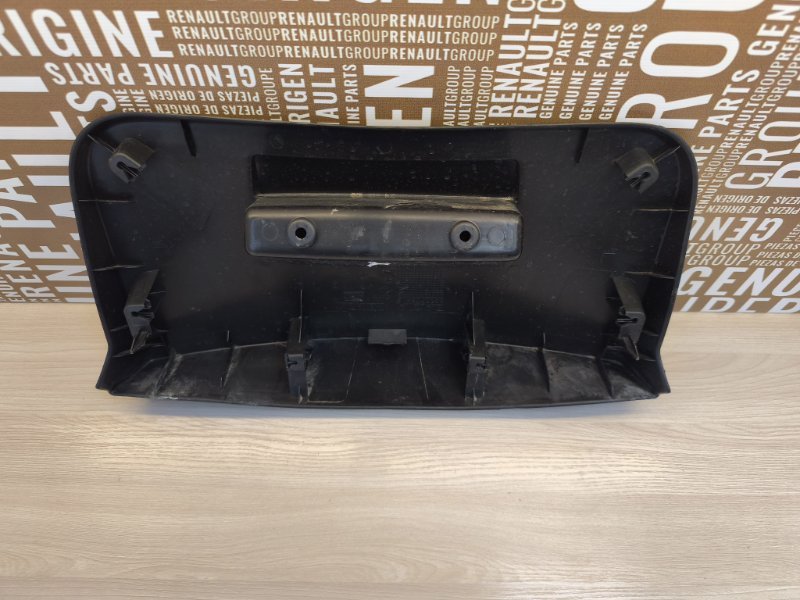 Обшивка двери багажника