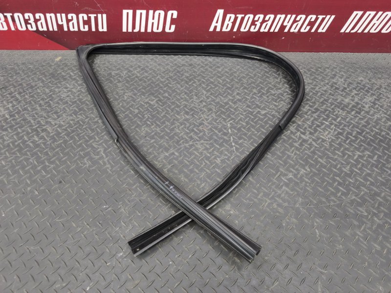 Уплотнитель стекла двери
