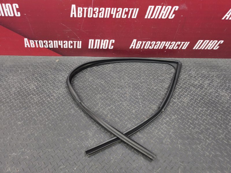 Уплотнитель стекла двери