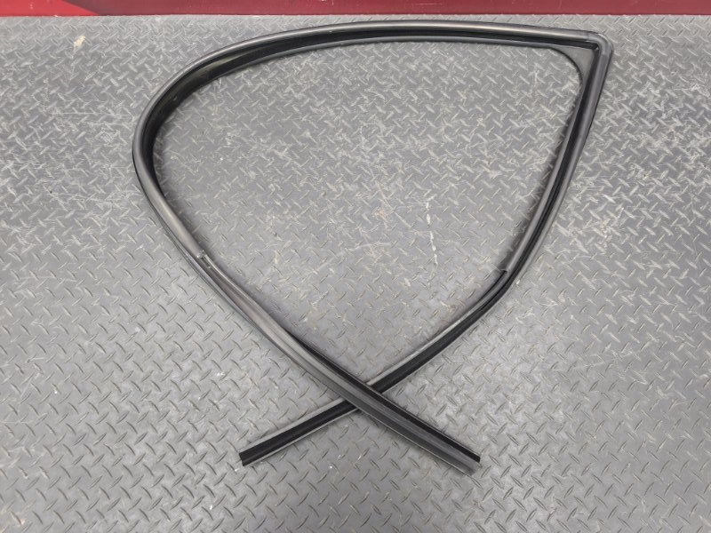 Уплотнитель стекла двери