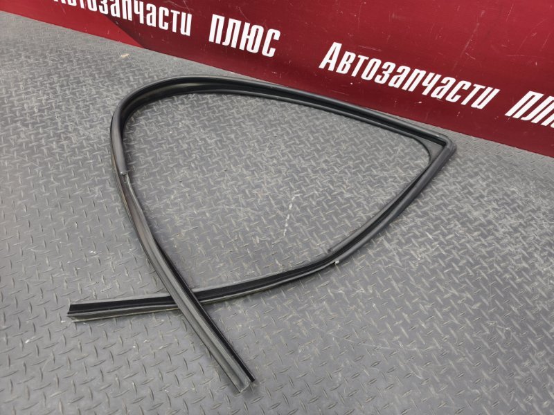 Уплотнитель стекла двери