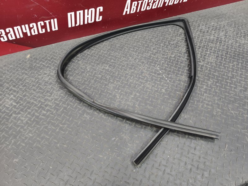 Уплотнитель стекла двери