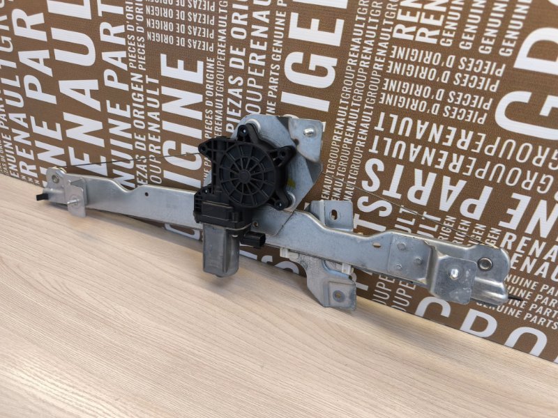 Стеклоподъемник    двери