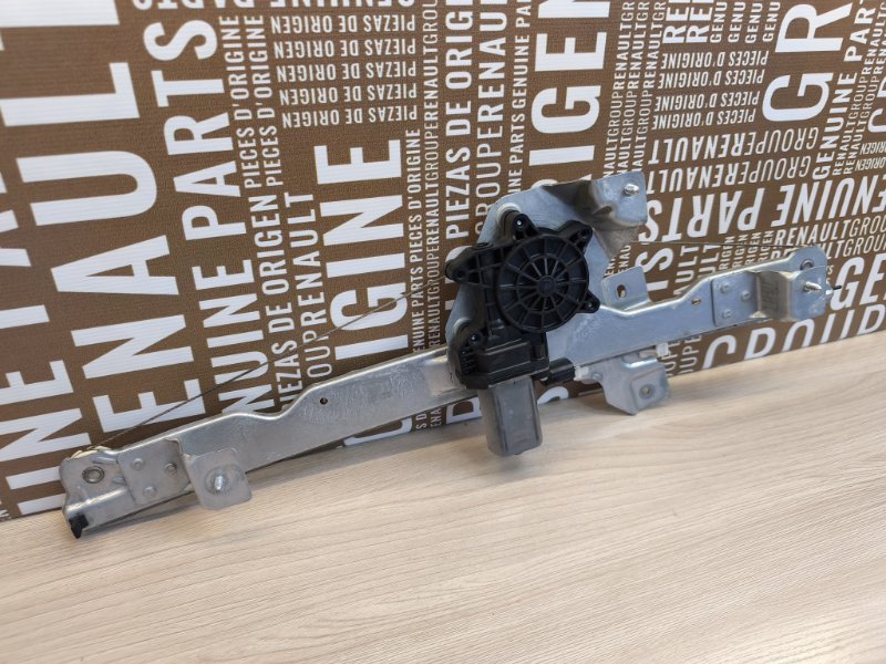 Стеклоподъемник    двери