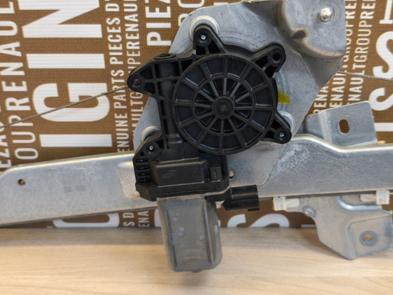 Стеклоподъемник    двери