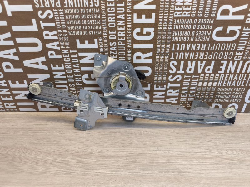 Стеклоподъемник    двери