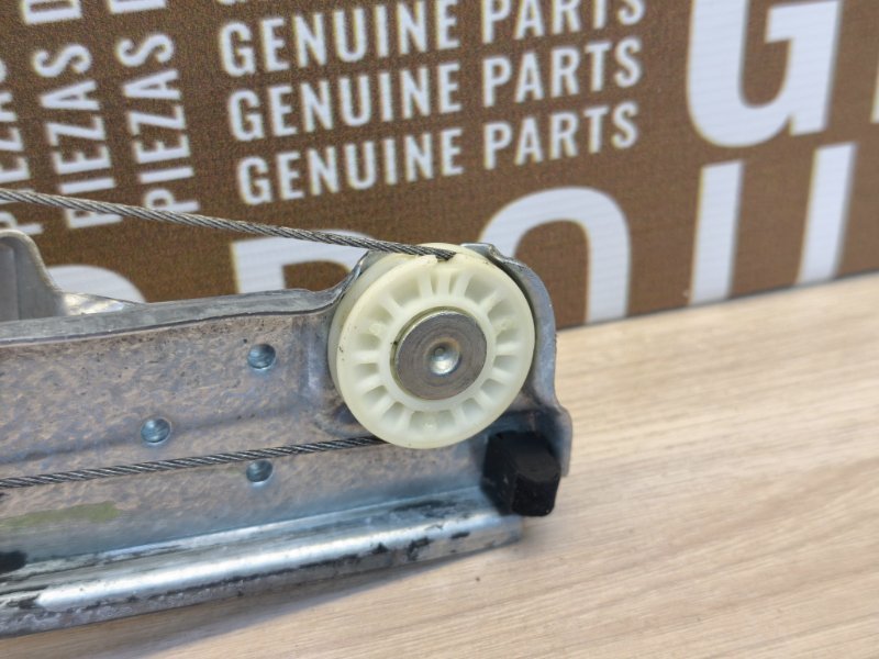 Стеклоподъемник    двери