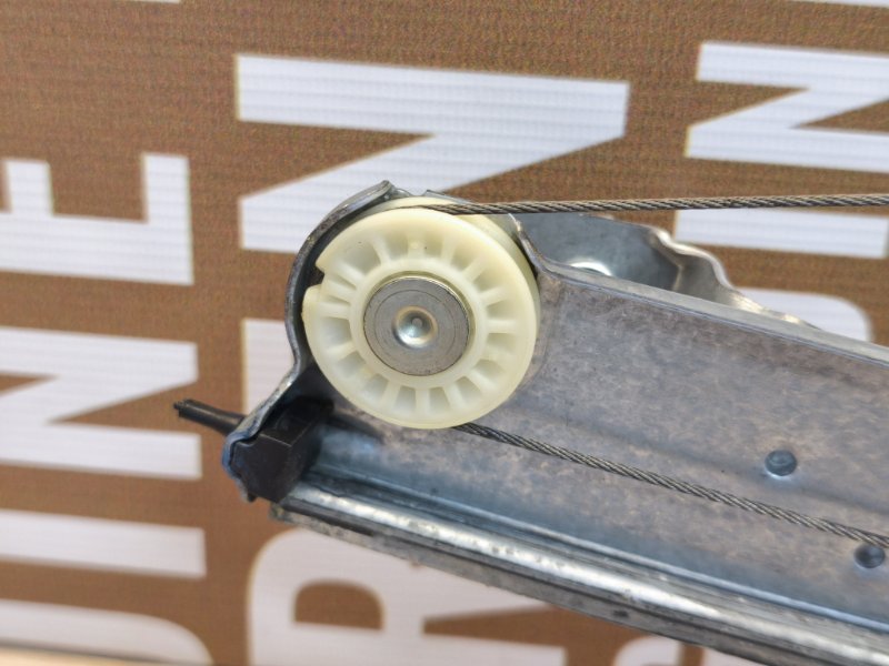 Стеклоподъемник    двери