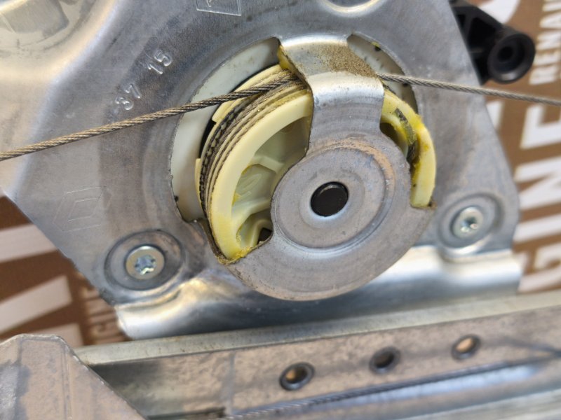 Стеклоподъемник    двери