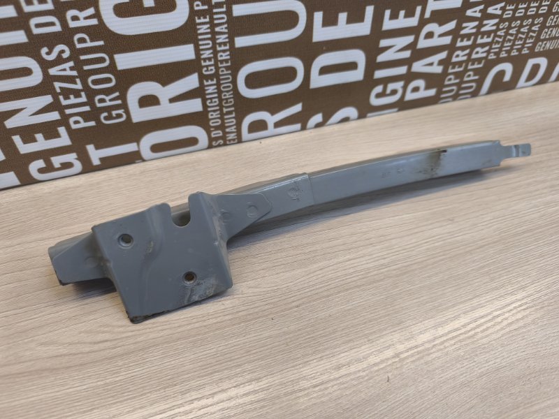 Направляющая стекла     двери