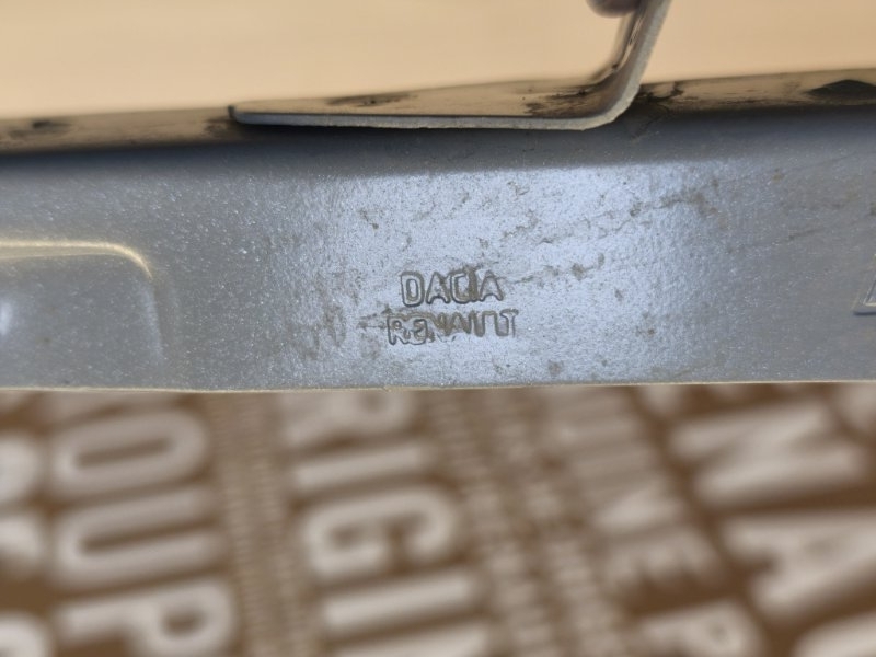 Направляющая стекла     двери