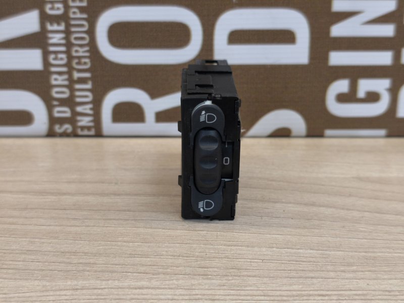 Кнопка корректора фар