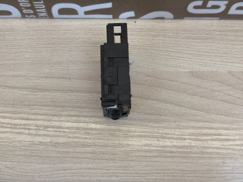 Кнопка корректора фар