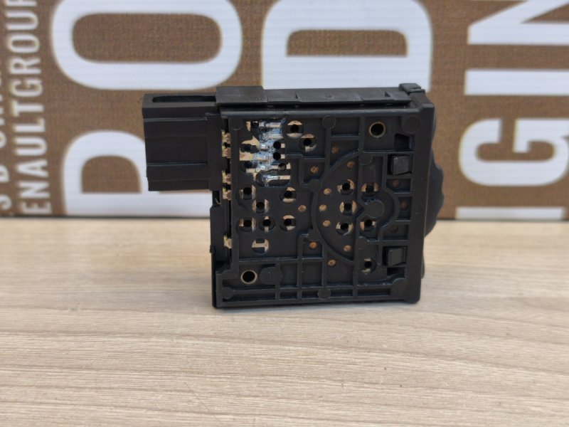 Кнопка корректора фар