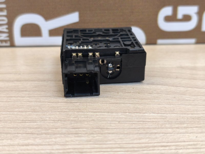 Кнопка корректора фар