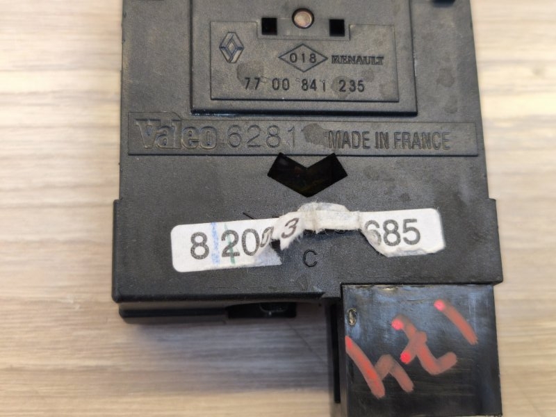 Кнопка корректора фар