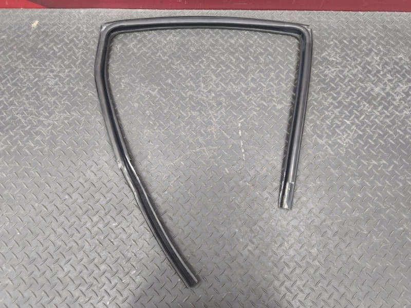 Уплотнитель стекла двери