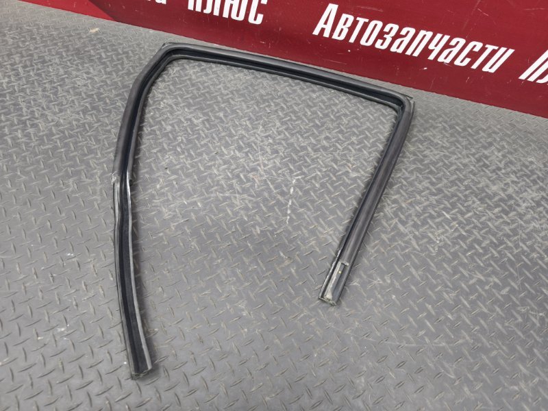 Уплотнитель стекла двери