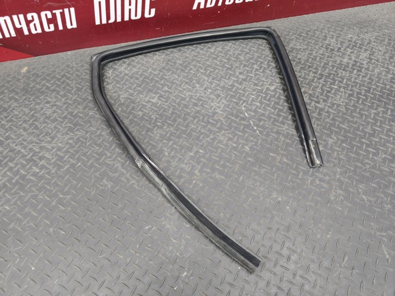 Уплотнитель стекла двери