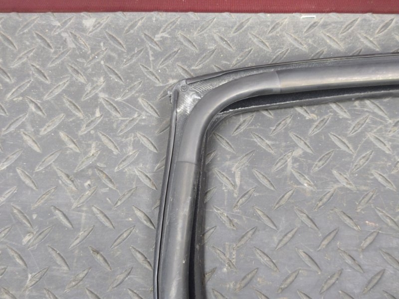 Уплотнитель стекла двери