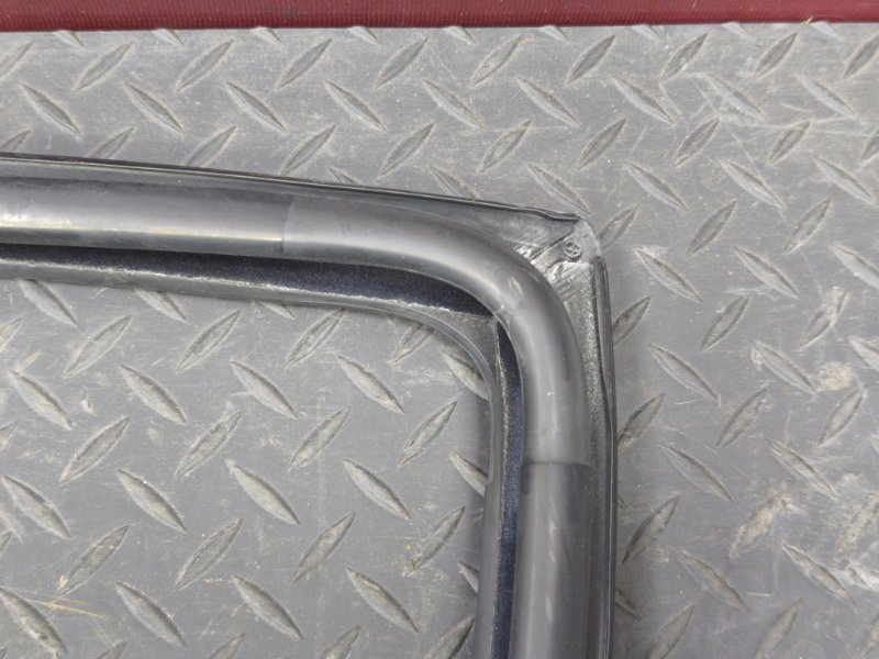 Уплотнитель стекла двери