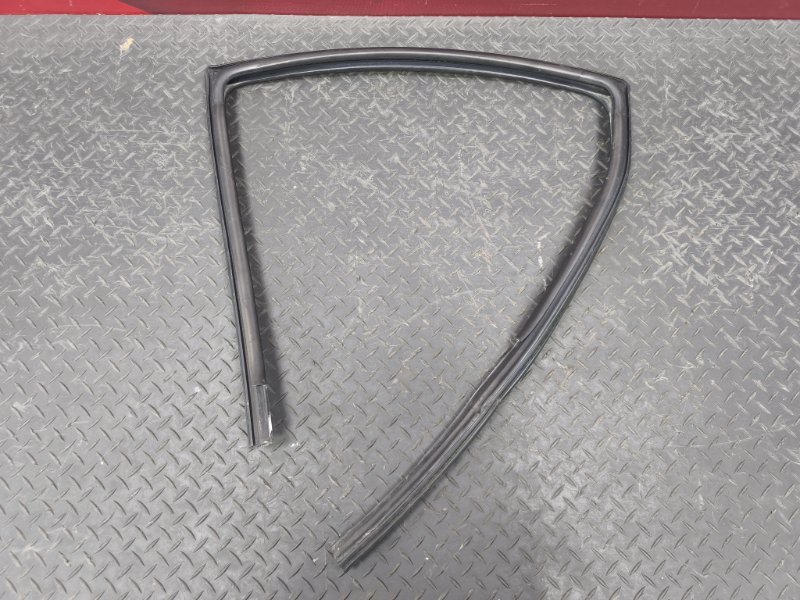 Уплотнитель стекла двери