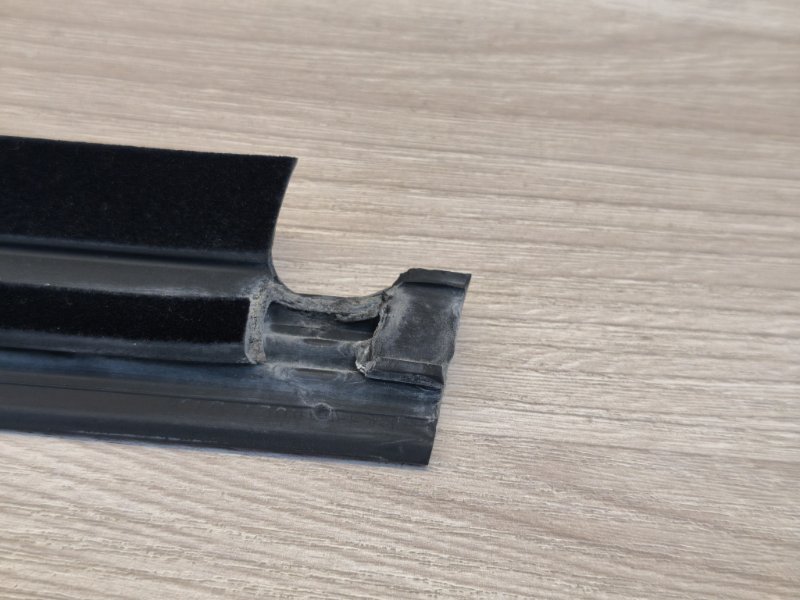 Уплотнитель стекла двери внешний