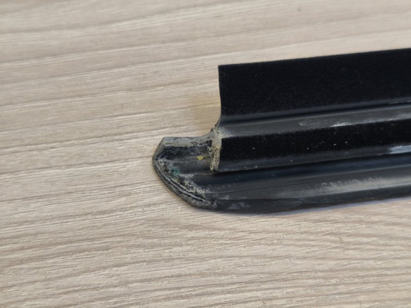 Уплотнитель стекла двери внешний