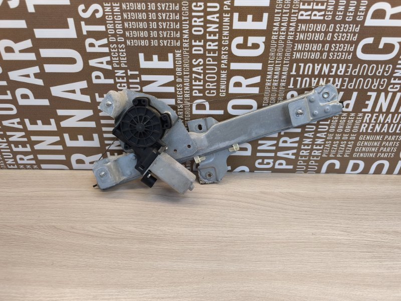 Стеклоподъемник    двери