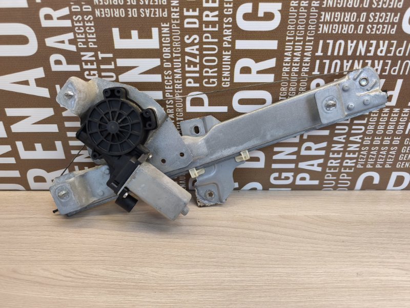 Стеклоподъемник    двери