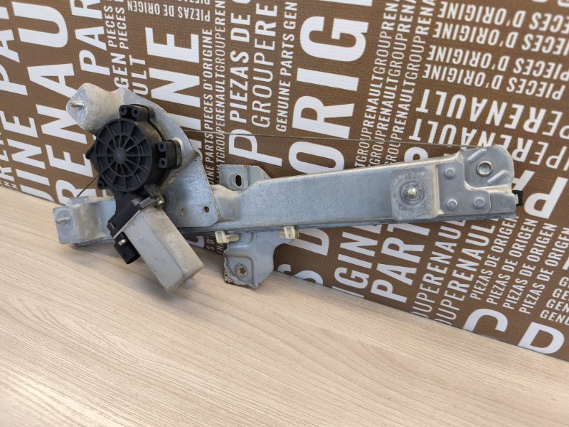 Стеклоподъемник    двери