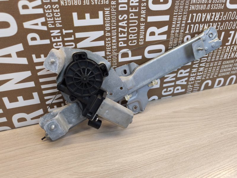 Стеклоподъемник    двери