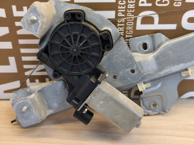 Стеклоподъемник    двери