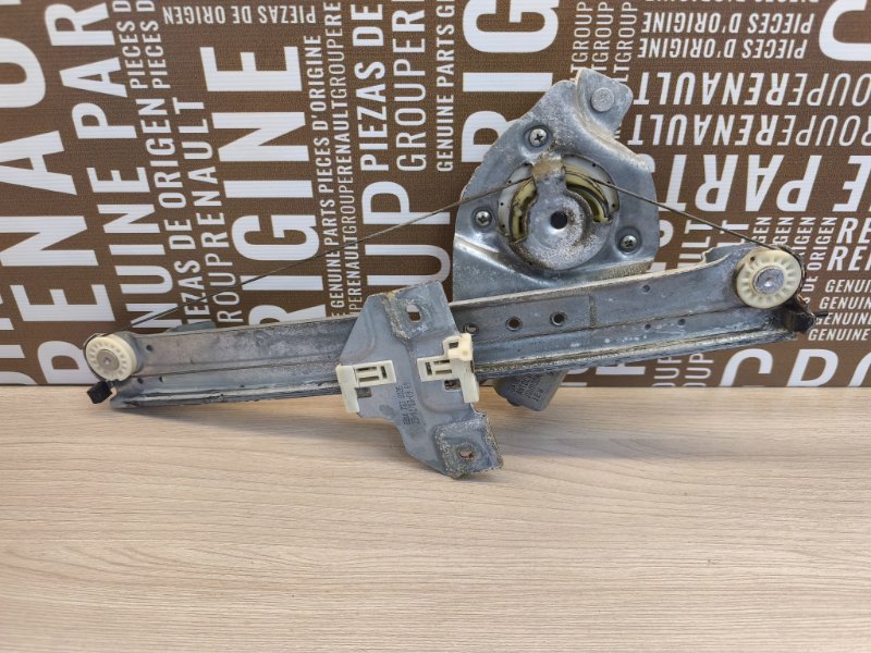 Стеклоподъемник    двери