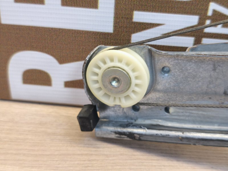 Стеклоподъемник    двери