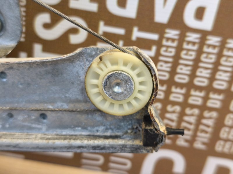 Стеклоподъемник    двери