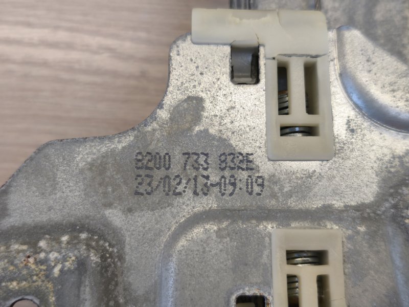 Стеклоподъемник    двери