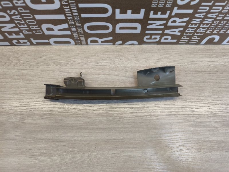 Направляющая стекла двери