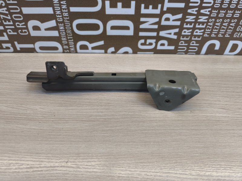 Направляющая стекла двери