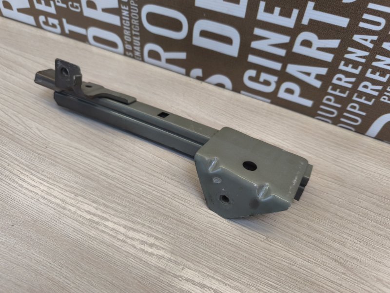 Направляющая стекла двери