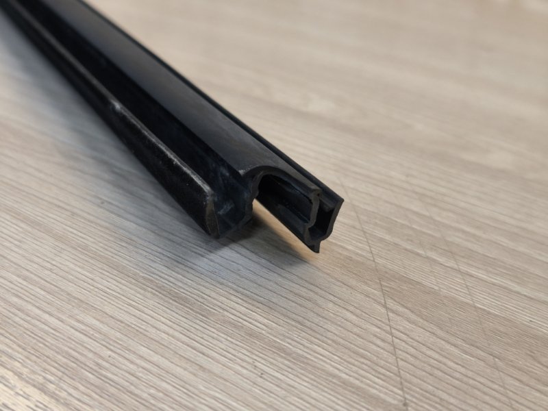 Уплотнитель стекла двери внутренний