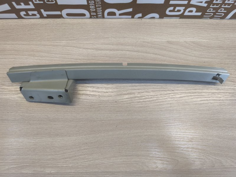 Направляющая стекла двери