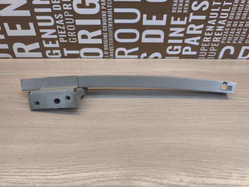 Направляющая стекла двери