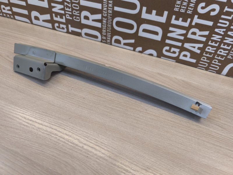 Направляющая стекла двери