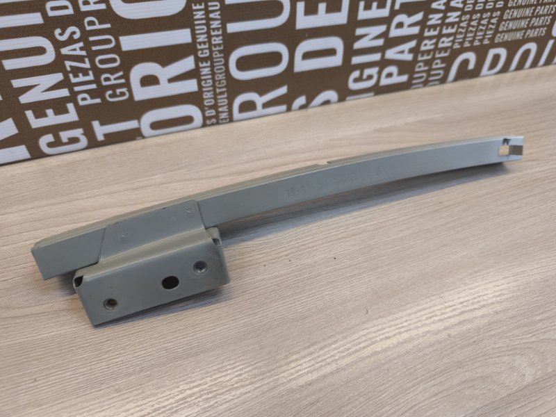 Направляющая стекла двери