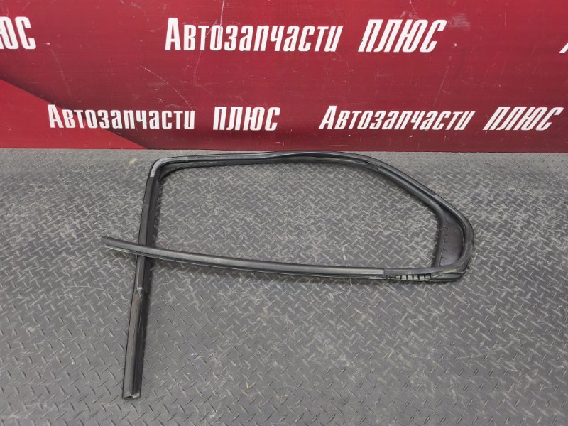 Уплотнитель стекла двери
