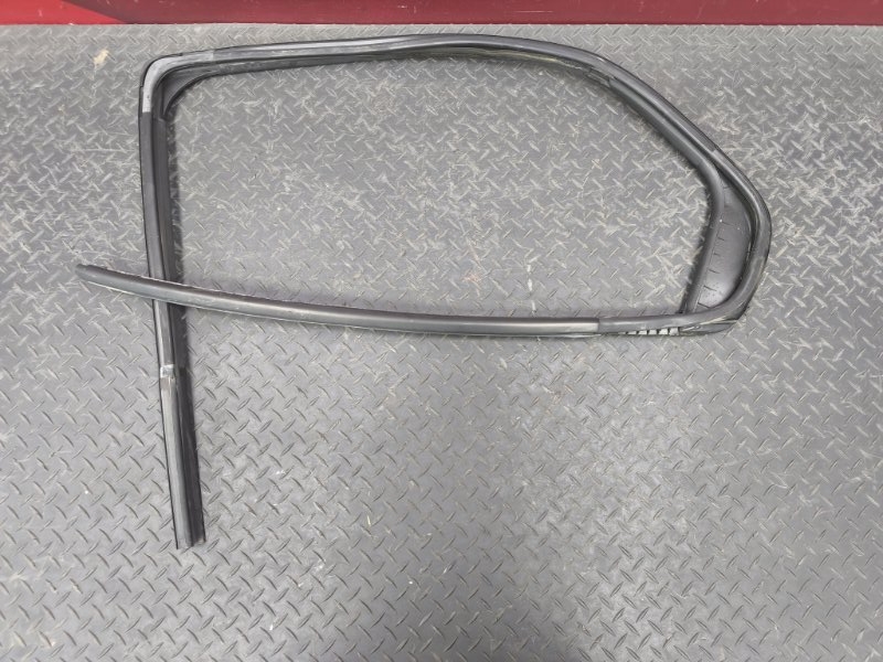 Уплотнитель стекла двери