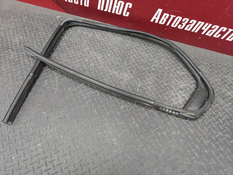 Уплотнитель стекла двери