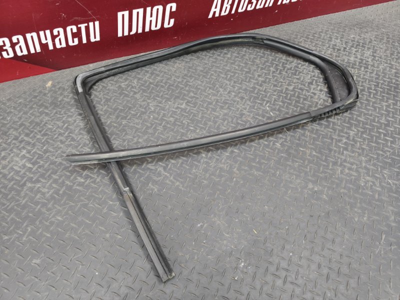 Уплотнитель стекла двери